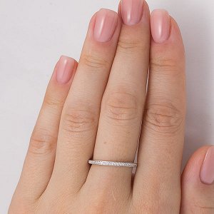 Серебряное кольцо с бесцветными фианитами - 641