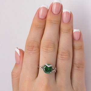 Серебряное кольцо с фианитом цвета изумруд - 219