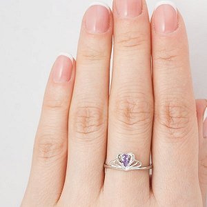 Серебряное кольцо с фианитом фиолетового цвета 030