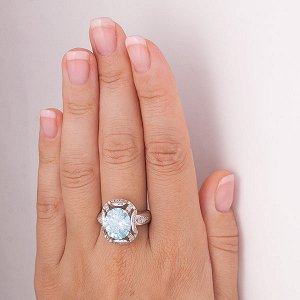 Серебряное кольцо с фианитом голубого цвета 1046