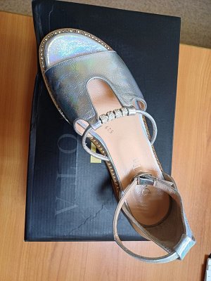 Женские босоножки