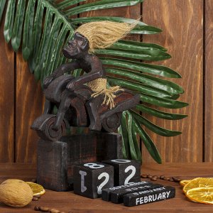 Сувенир дерево календарь "Абориген на мотоцикле" 21х18х7 см