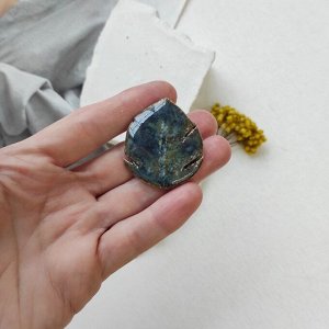 Брошь из керамики Лист, темные синие оттенки