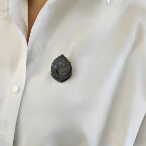 Брошь из керамики Лист, темные синие оттенки