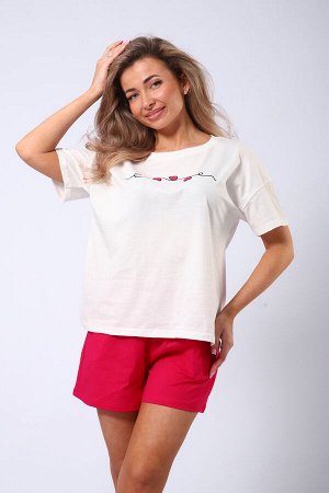Костюм Варианты расцветки: малина
Ткань:  кулирка, Состав:  хлопок 100%
Костюм женский, футболка с шортами . Данная модель выполнена из трикотажного полотна кулирка хлопок 100%. Отличная модель для до