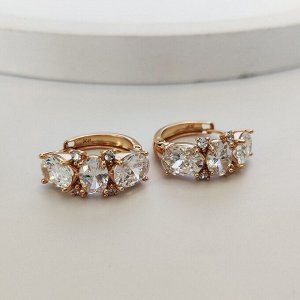 Серьги Вставка: Цирконы
Материал изделия: ювелирный сплав
Размер: 2 см
Вид(модель) сережек: Английский замочек

Изысканные серьги созданные из гипоаллергенного ювелирного сплава, станут великолепным