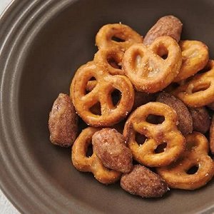 HBAF Cheddar Cheese Almond & Pretzel 40g - Корейские орешки чеддер и крендельки. Миндаль