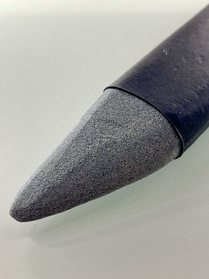 Камень для тримминга из мелкого абразива с черной ручкой скошенный угол