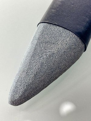 Камень для тримминга из мелкого абразива с черной ручкой скошенный угол