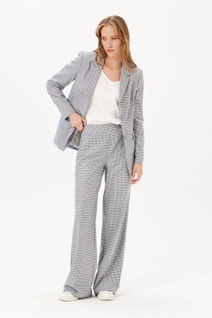 Брюки Брюки NOCHE MIO 4.011 
Состав: Вискоза-33%; ПЭ-64%; Эластан-3%; Экокожа-100%;
Сезон: Лето
Рост: 164

Стильные брюки для весенне-летнего сезона.На фото с жакетом под артикулом 3.012.