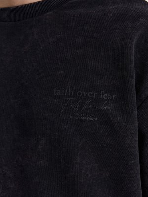 Свитшот мужской серый с надписью "faith over fear"