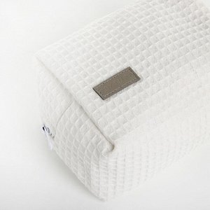 Косметичка женская на молнии TEXTURA, объёмная, средний размер, мягкая, белая