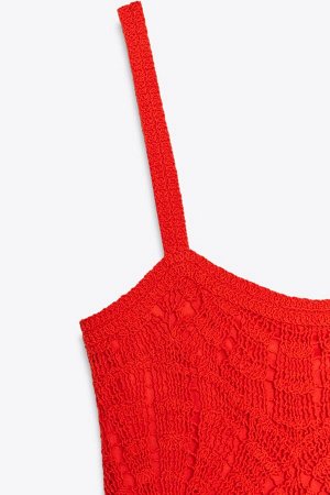 платье ЦВЕТ как на первом фото ПЛАТЬЕ КРЮЧКОМ С БАСКОЙ (H?KELKLEID MIT SCH?SSCHEN) Короткое платье из вязаного крючком полотна. Круглый вырез и узкие бретели. Подол с баской. СОСТАВ МАТЕРИАЛА, ИНСТРУК
