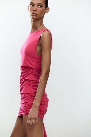 платье ЦВЕТ как на первом фото ПЛАТЬЕ С ОБОРКАМИ (KLEID MIT RAFFUNGEN) Короткое платье из струящейся ткани. Круглый вырез и один рукав без рукавов с закрученной тканью. Боковые сборки. СОСТАВ МАТЕРИАЛ