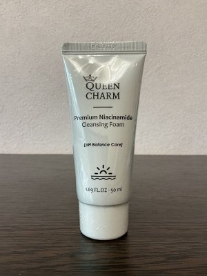 QUEEN CHARM Пенка для умывания с ниацинамидом, 50 мл