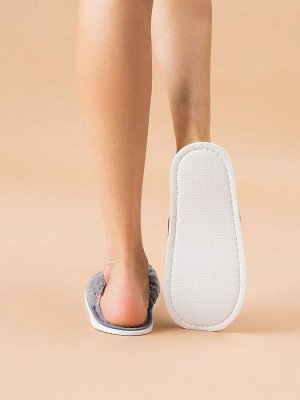 Тапочки Варианты расцветки: зая, серый, темно-синий, соты серый, умка, киса
Ткань:  велюр, Состав: велюр искусственный
Идеальный подарок для вашего сына, внука или друга! Эти черно-белые плюшевые тапо