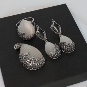 Комплект ювелирной бижутерии серьги, кулон и кольцо 20 р, покрытие: посеребрение, вставка: фианиты и искусственный камень кошачий глаз, цвет: серый и графитовый, арт.314.293-20