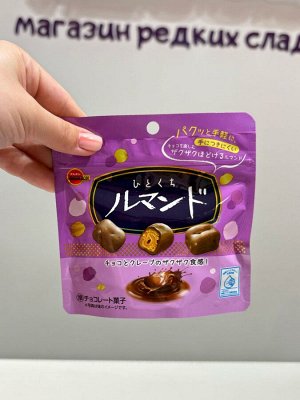 Хрустящее печенье Le Monde Mini с какао-кремом Bourbon 47 гр Японские сладости