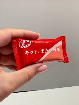 Японский Kit Kat Mini двойной вкус-классический и клубничный по штучно 11.6 гр Японские сладости