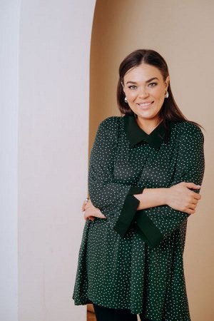 Туника Цвет:
темно-зеленый
Состав:
62%Вискоза 33%Полиэстер5%эластан
Длина изделия:
83 см
Размер модели:
54
Рост модели:
171 см
Туника свободного силуэта из тонкого мягкого трикотажа принт. Втачные рук