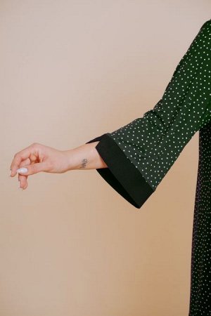 Туника Цвет:
темно-зеленый
Состав:
62%Вискоза 33%Полиэстер5%эластан
Длина изделия:
83 см
Размер модели:
54
Рост модели:
171 см
Туника свободного силуэта из тонкого мягкого трикотажа принт. Втачные рук