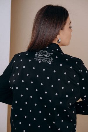 Рубашка Цвет:
черный
Состав:
100% Хлопок
Длина изделия:
По спинке: 83 см По переду (от плечевой точки) = 80 см
Размер модели:
54
Рост модели:
174 см
Стильная хлопковая рубашка прямого силуэта смело ко