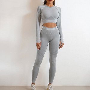Женский спортивный костюм