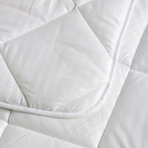 Одеяло 1.5-спальное, 140х205 см, Файбер 100% полиэстер, 250 г/м2, всесезонное, чехол 100% полиэстер, кант, Майская ночь