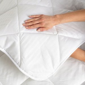 Одеяло 1.5-спальное, 140х205 см, Файбер 100% полиэстер, 250 г/м2, всесезонное, чехол 100% полиэстер, кант, Майская ночь