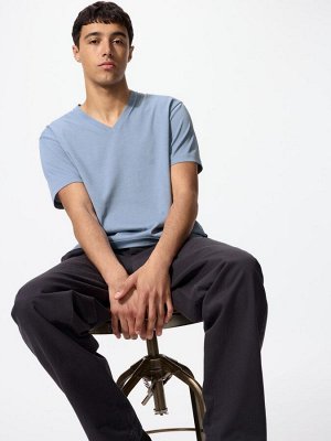 UNIQLO Dry collar V-neck T-shirt - базовая футболка с V-образным вырезом - 62 BLUE