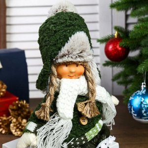 Кукла интерьерная "Девочка с косичками в зелёном пальто и зелёной шапочке" 36х8х13 см