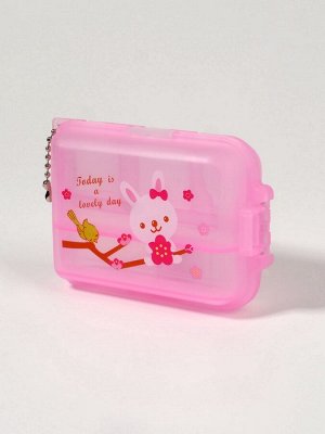 Таблетница с цепочкой, 9,5 x 6,5 x 3 см, 7 секций, цвет МИКС