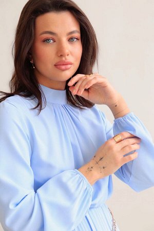 Платье голубое с юбкой-плиссе