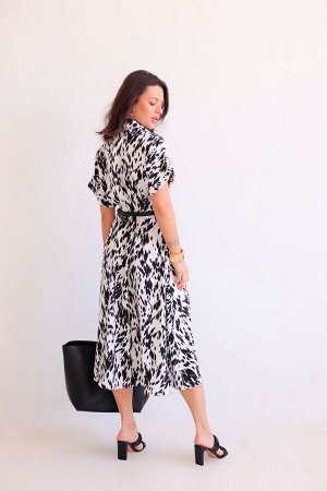 Платье белое с черными пятнышками