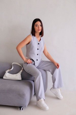 Костюм брючный серый