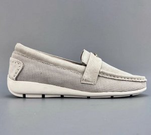 Мокасины из натуральной замши с перфорацией, беж