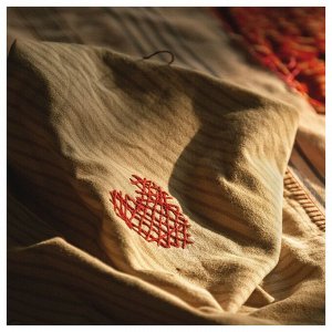 MÄVINN, чехол для подушки, бежево-красный /сердце, 50x50 см