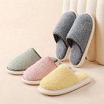 Меховые тапочки, вязаные перчатки для всей семьи