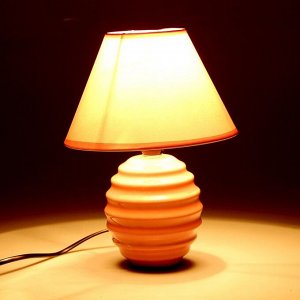 Лампа настольная "Спираль" 220V, E14, розовая 17х17х25 см