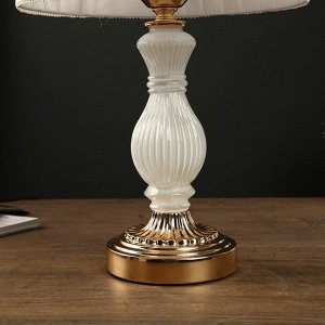 Лампа настольная "Милан" 1х40Вт Е27 золото-белый 24х24х43 см.
