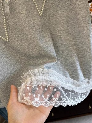 Футболка с короткими рукавами и кружевом, серая