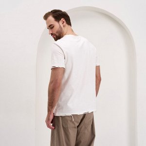 Футболка Крем
Мужская футболка с рваными краями (нашивка и термо "Authentic Wear Derartment").
Материал:
Cotton - материал из натуральных волокон, который удобен в носке, быстро впитывает и отводит от