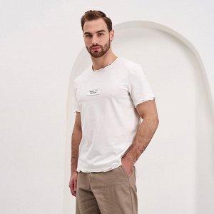 Футболка Крем
Мужская футболка с рваными краями (нашивка и термо "Authentic Wear Derartment").
Материал:
Cotton - материал из натуральных волокон, который удобен в носке, быстро впитывает и отводит от