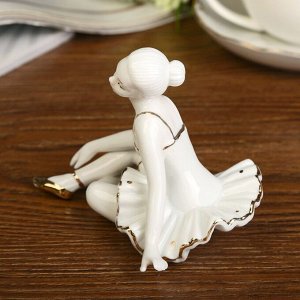 Сувенир керамика "Балерина после репетиции" белая с золотом 10х13х10,5 см