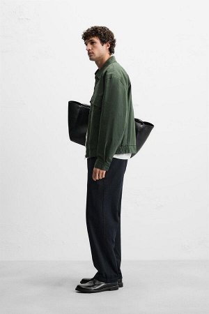 Жакет ЦВЕТ как на первом фото ЛЕГКАЯ КУРТКА С КАРМАНАМИ (LEICHTE JACKE MIT TASCHEN) Куртка прямого кроя. Воротник с лацканами и длинные рукава с застежкой на пуговицы на манжетах. Карманы с клапанами 
