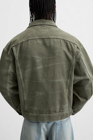 Жакет ЦВЕТ как на первом фото ДЖИНСОВАЯ КУРТКА ИЗ СТИРАННОЙ ДЖИНСЫ (VERWASCHENE DENIM-JACKE) Джинсовая куртка свободного кроя из хлопкового денима. Воротник с лацканами и длинные рукава с манжетами на