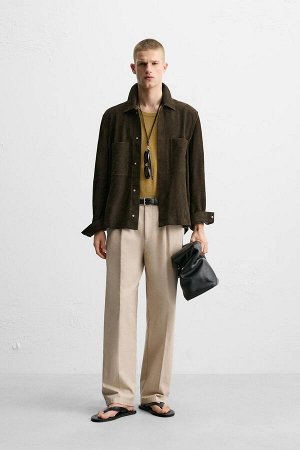 Жакет ЦВЕТ как на первом фото РУБАШКА ИЗ ЗАМШИ (OVERSHIRT AUS VELOURSLEDER) Замшевая рубашка свободного кроя. Воротник с лацканами и длинные рукава с застегивающимися на пуговицы концами. Накладные на