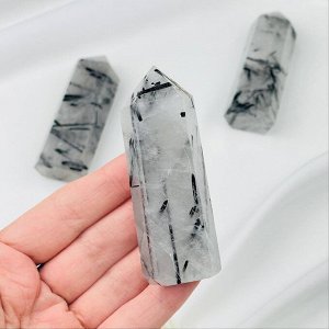 Кристалл из Кварца с включением Турмалина