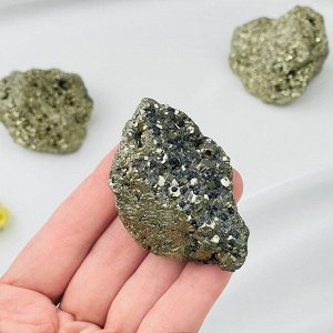 Кристалл из Пирита