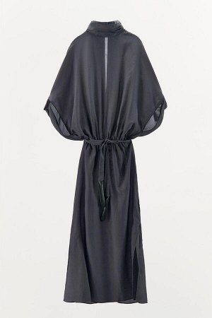 платье ЦВЕТ как на первом фото ПЛАТЬЕ С КОНТРАСТНЫМ ПОЯСОМ (KLEID MIT ABGESETZTEM G?RTEL) Платье средней длины из смесовой вискозной ткани. Драпированный воротник-стойка и широкие рукава до локтя. Рем